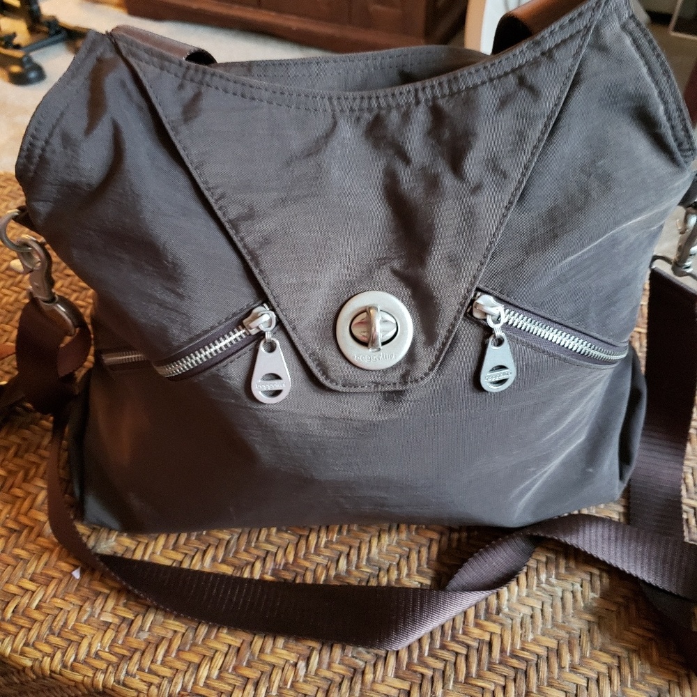 Baggalini Crossbody/ Shoulder Bag